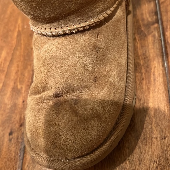 Toddler Uggs with Bows - Picture 4 of 4
